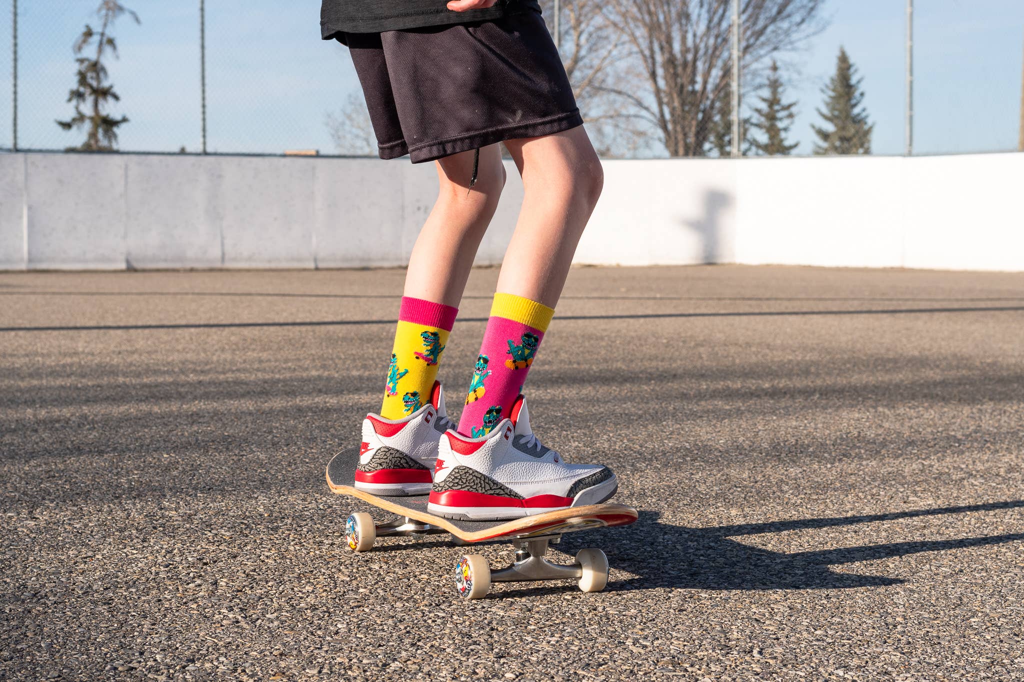 Friday Sock Co. - Chaussettes Dinos sur Skateboards pour Enfants: Petit (Âge 1-3)