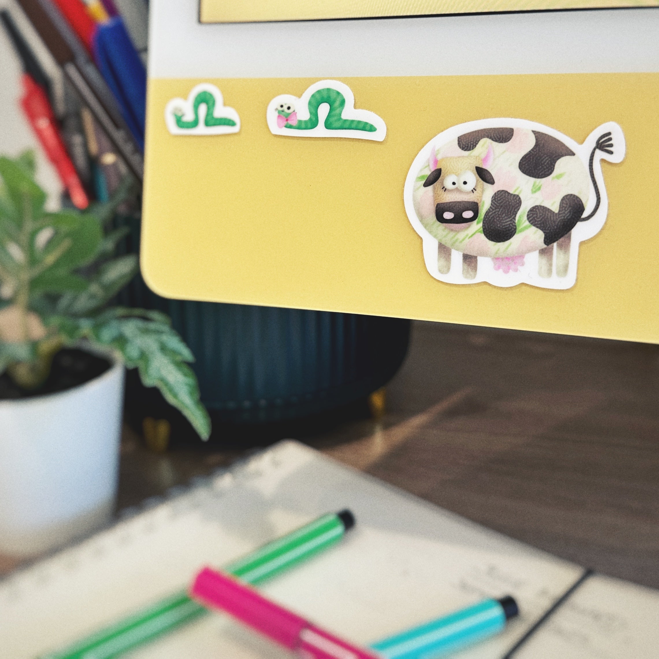 autocollant vinyle vache et verre de terre mignon