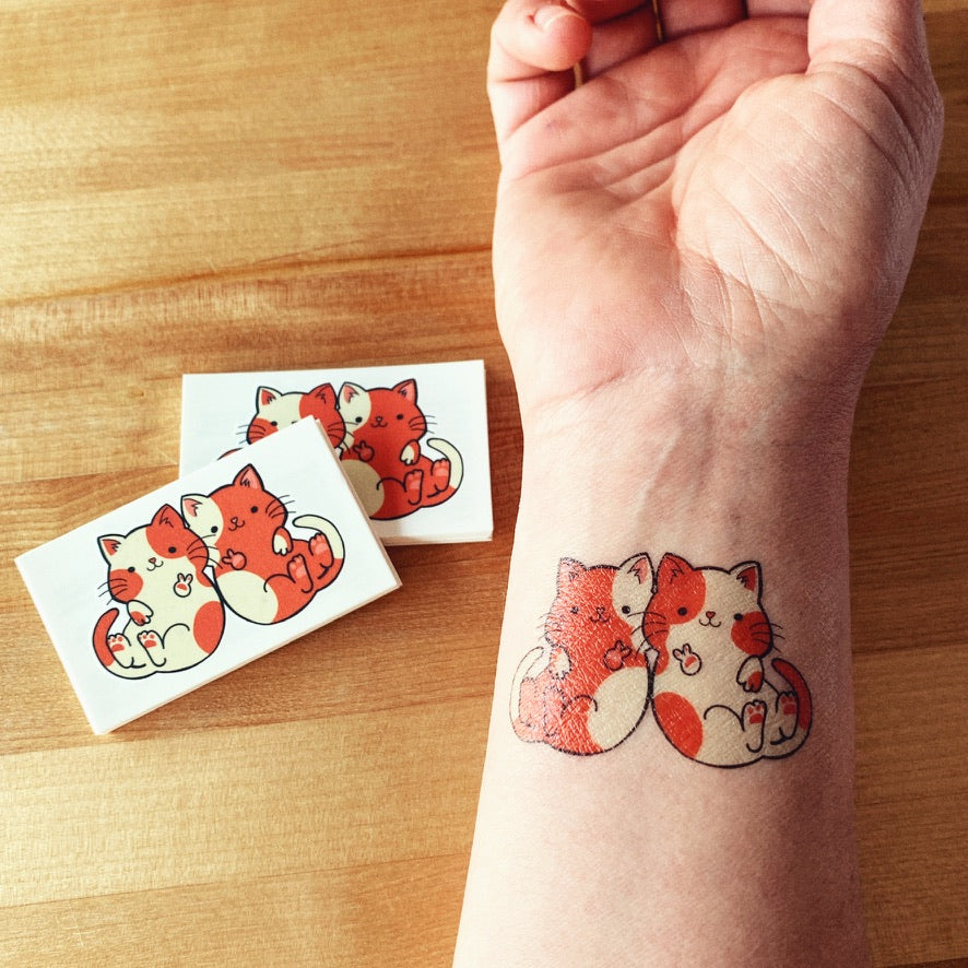 tatouage temporaire de chat. chat roux. tattoo individuel
