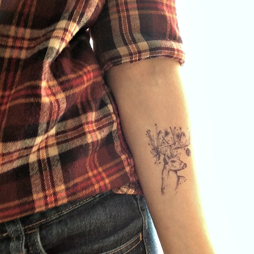 tatouage ephemere cerf et fleurs